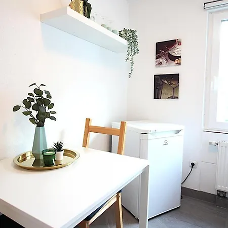 Charming & Cozy Retreat For 2 - Near Ringpark